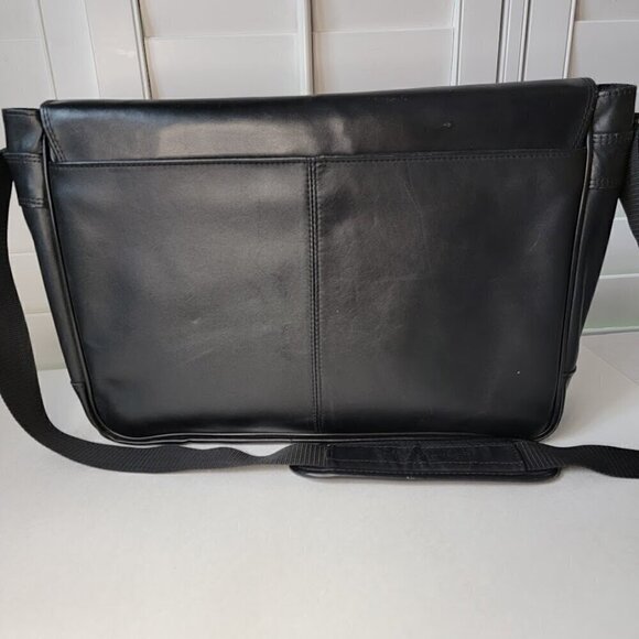 Kenneth Cole Laptop Messenger Bag - Picture 5 of 9